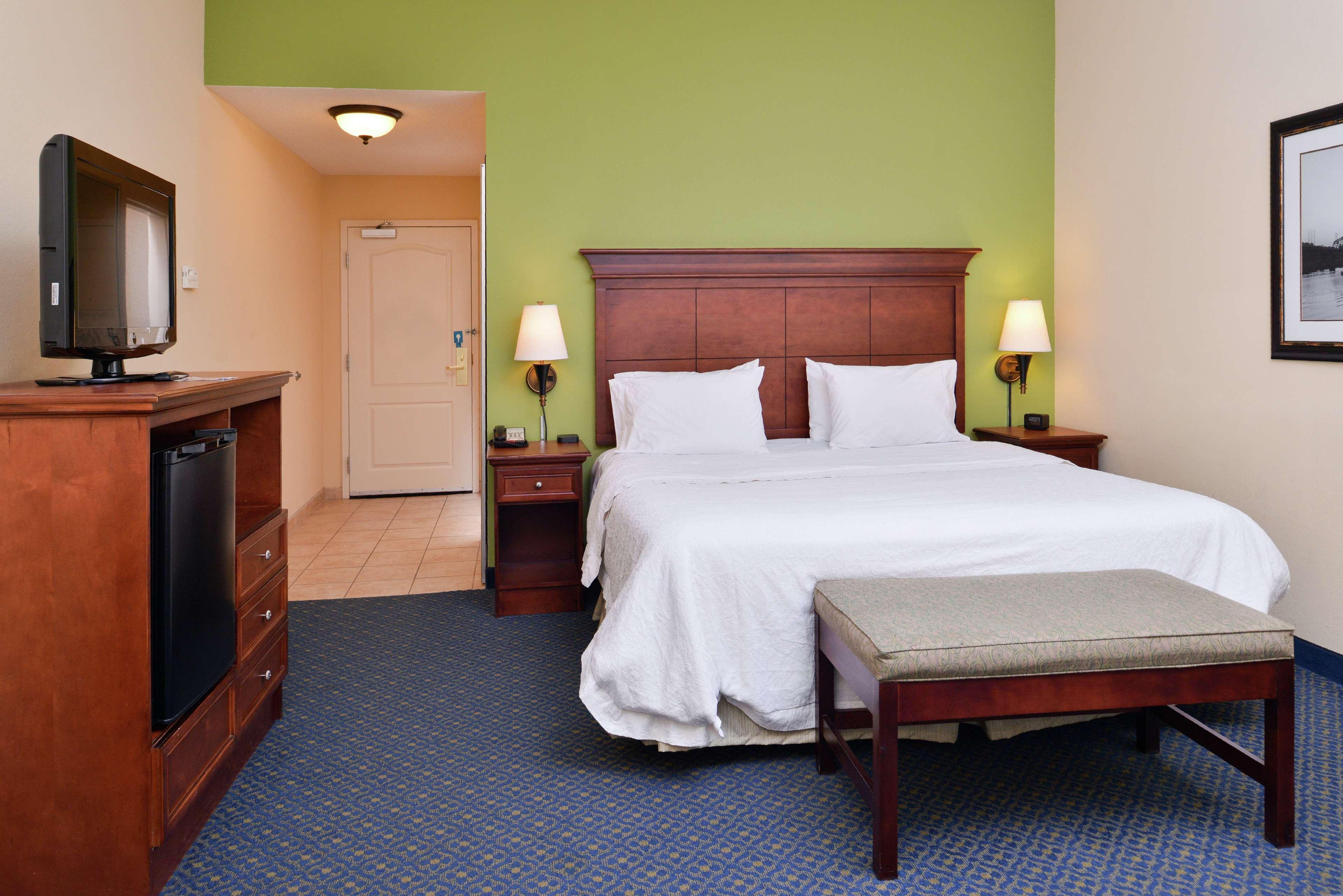 Hampton Inn Jackson-College Avenue Экстерьер фото