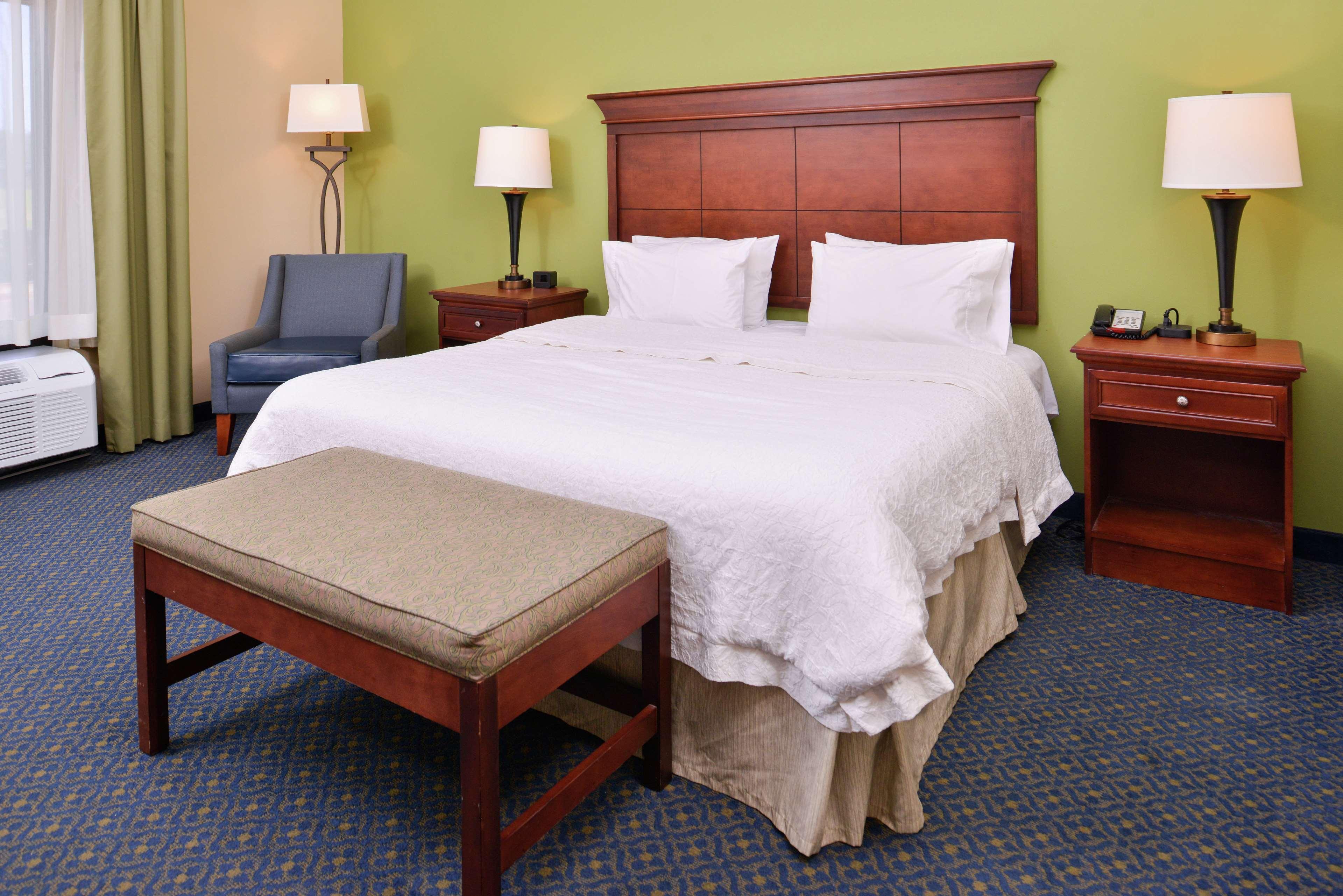 Hampton Inn Jackson-College Avenue Экстерьер фото
