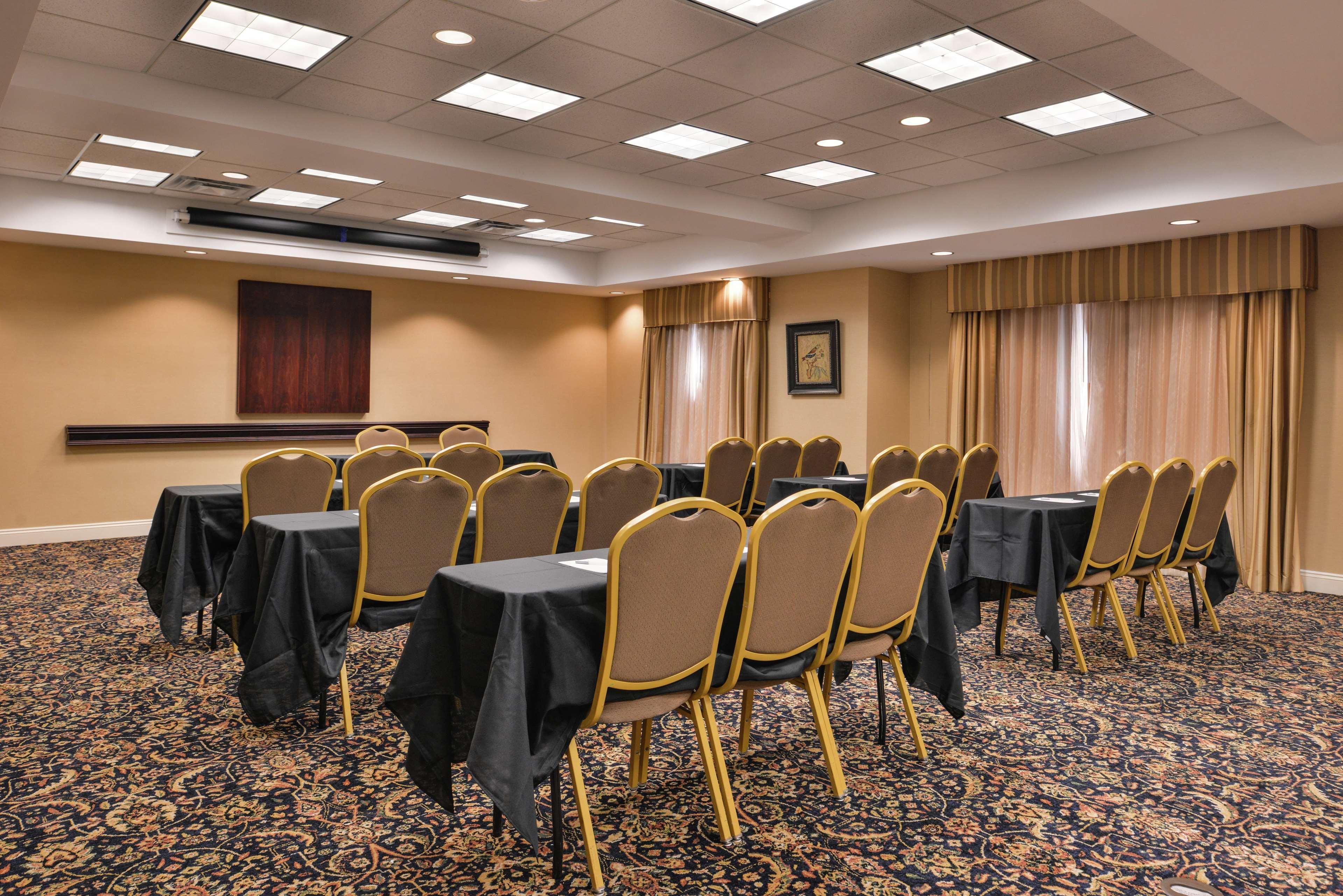 Hampton Inn Jackson-College Avenue Экстерьер фото