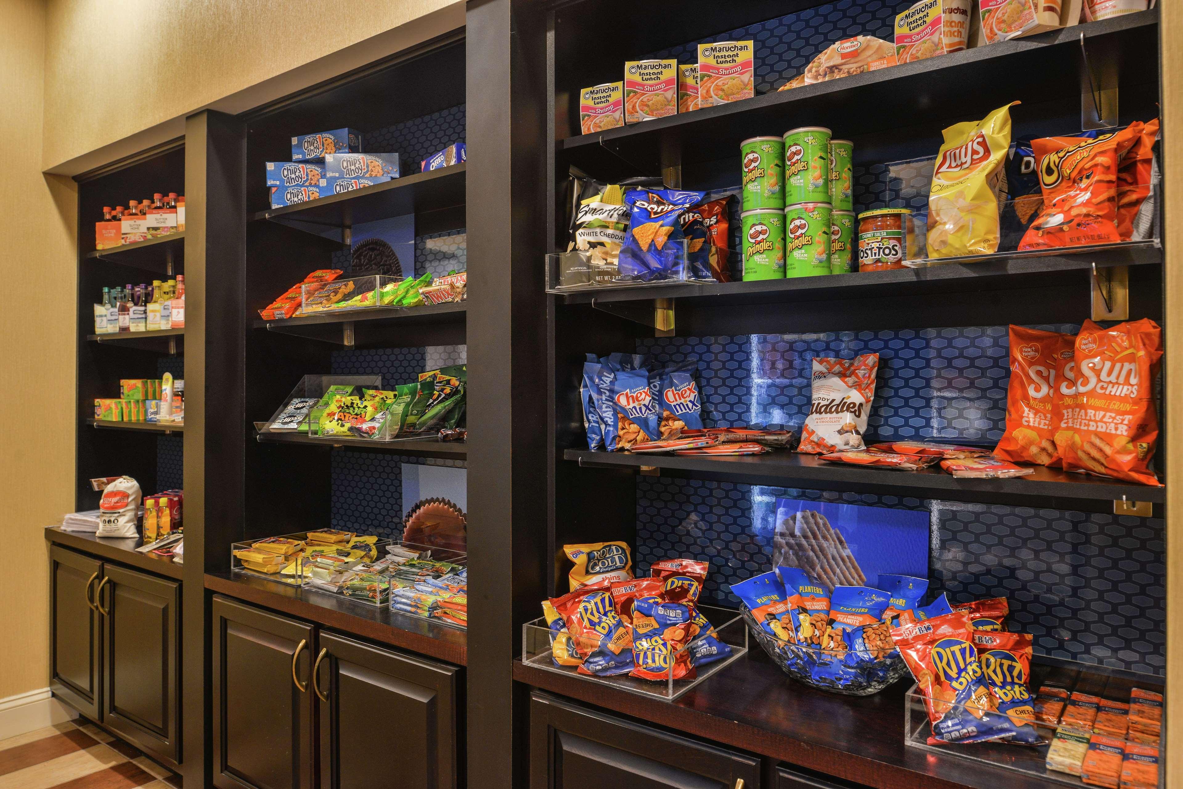 Hampton Inn Jackson-College Avenue Экстерьер фото