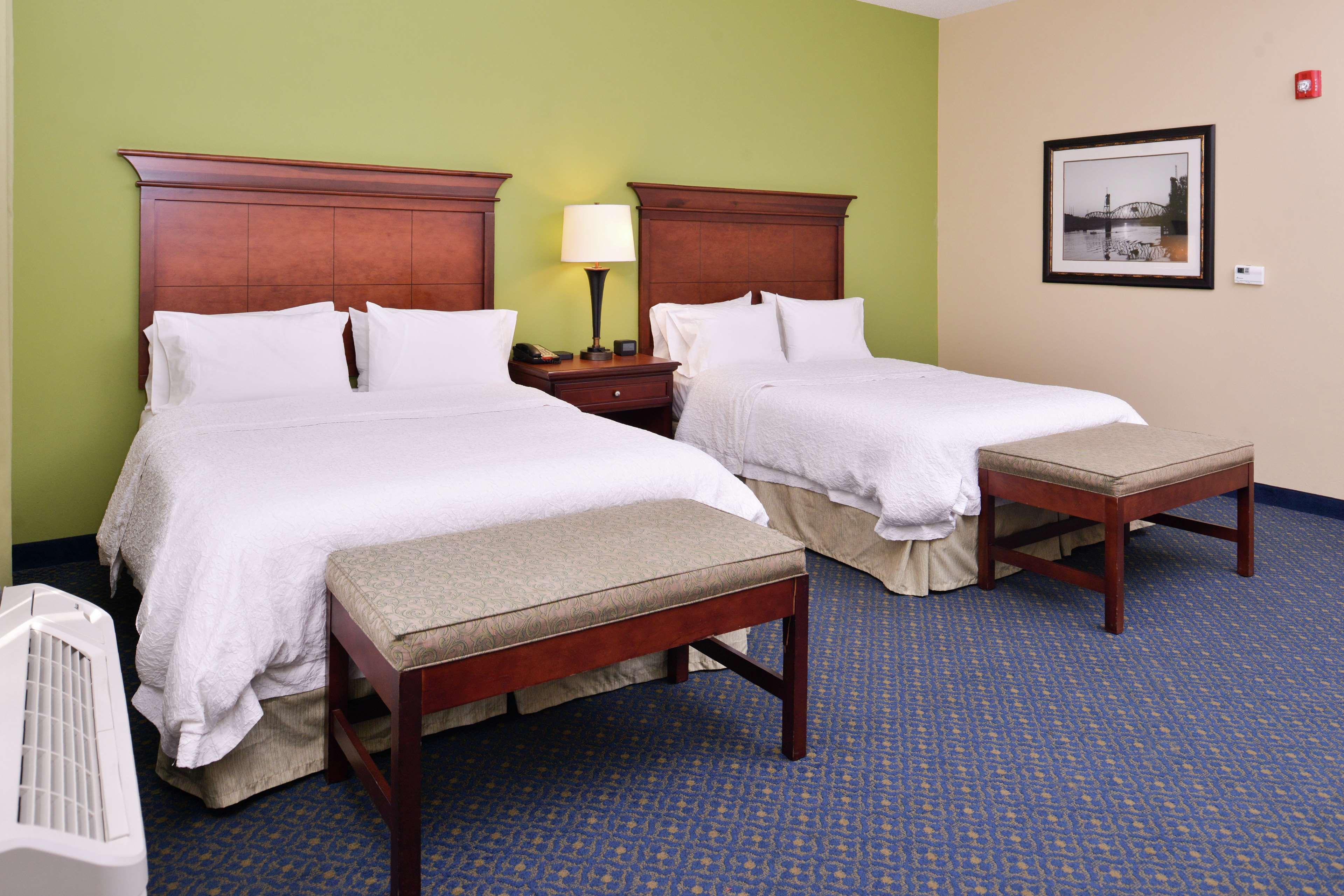 Hampton Inn Jackson-College Avenue Экстерьер фото