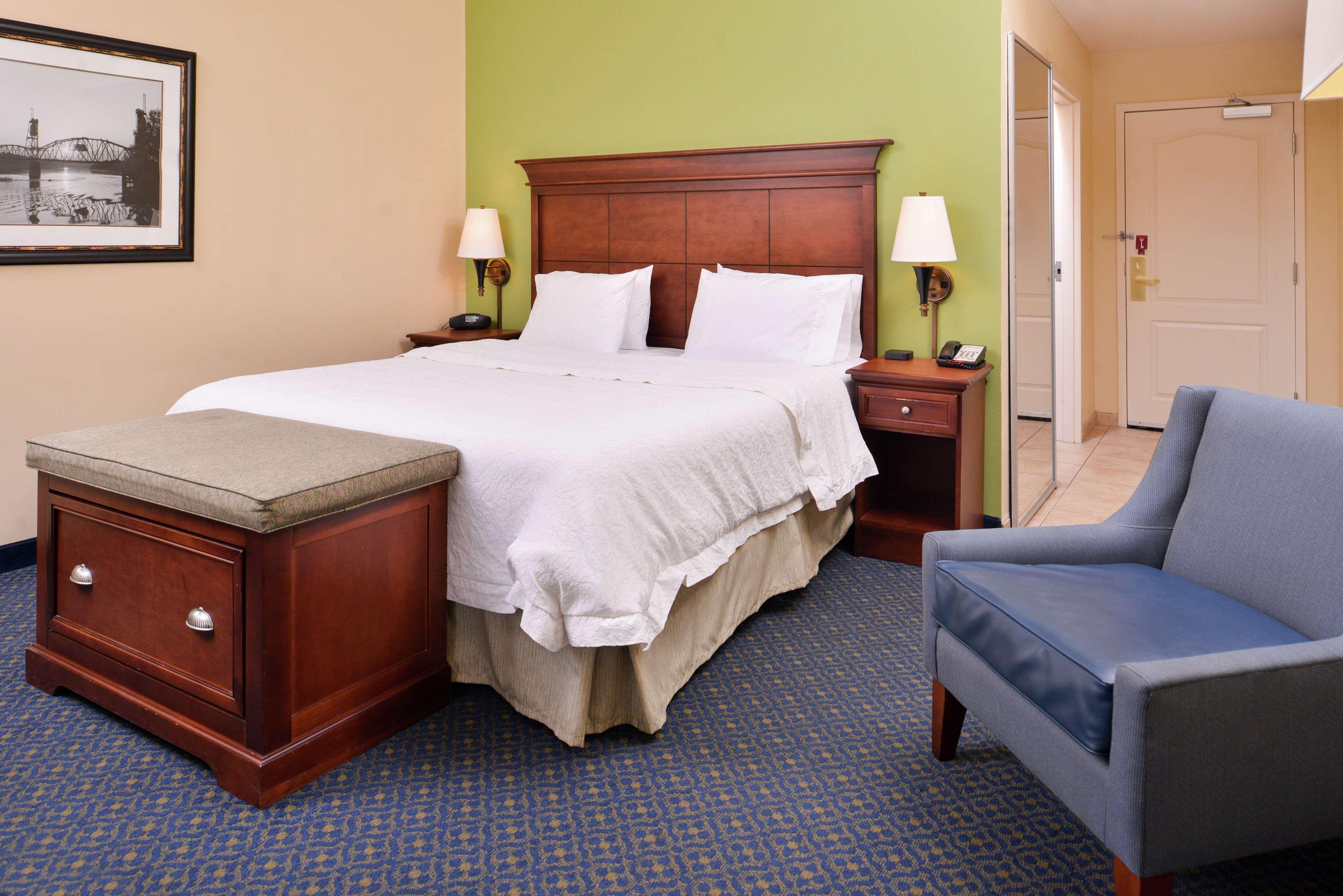 Hampton Inn Jackson-College Avenue Экстерьер фото