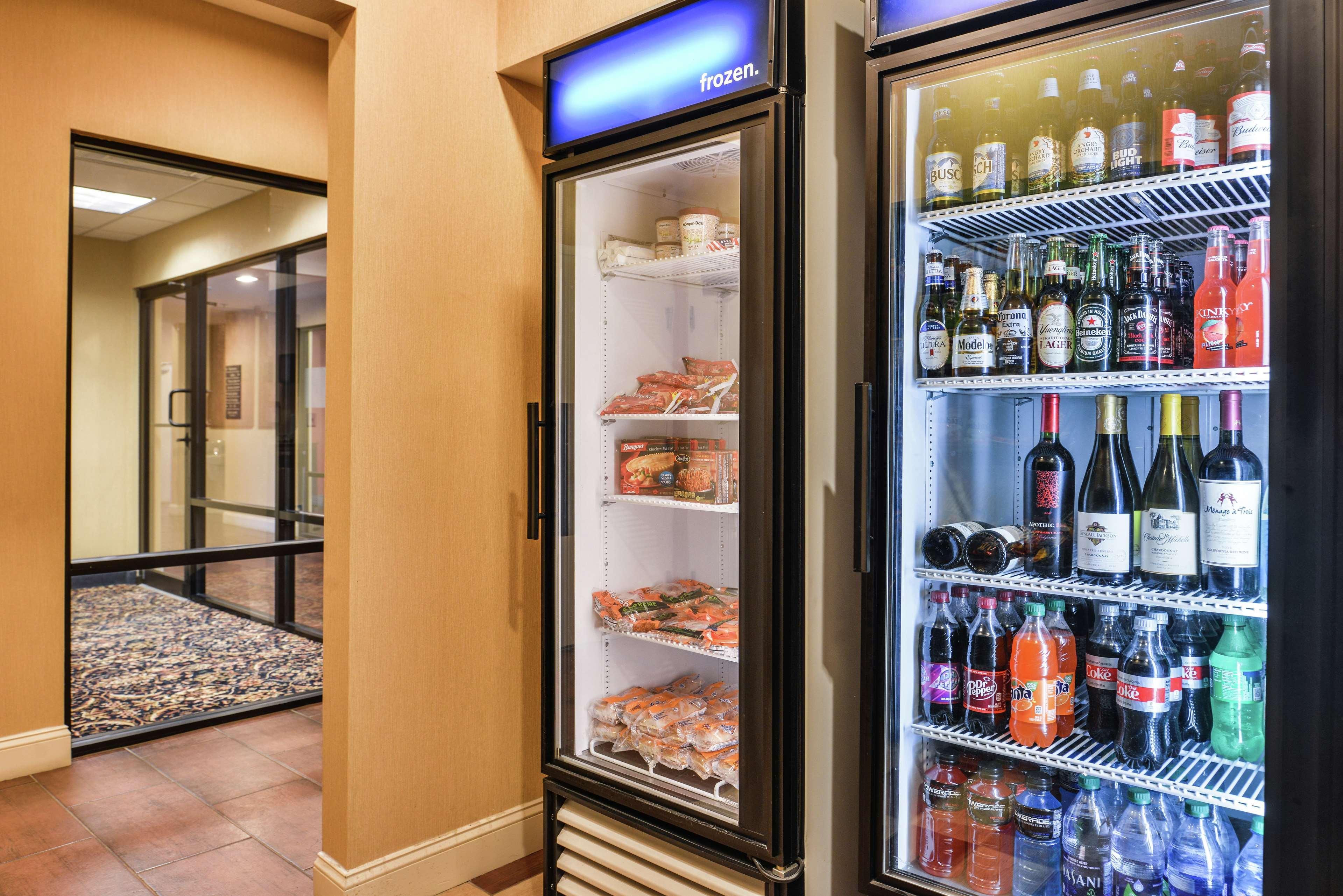 Hampton Inn Jackson-College Avenue Экстерьер фото