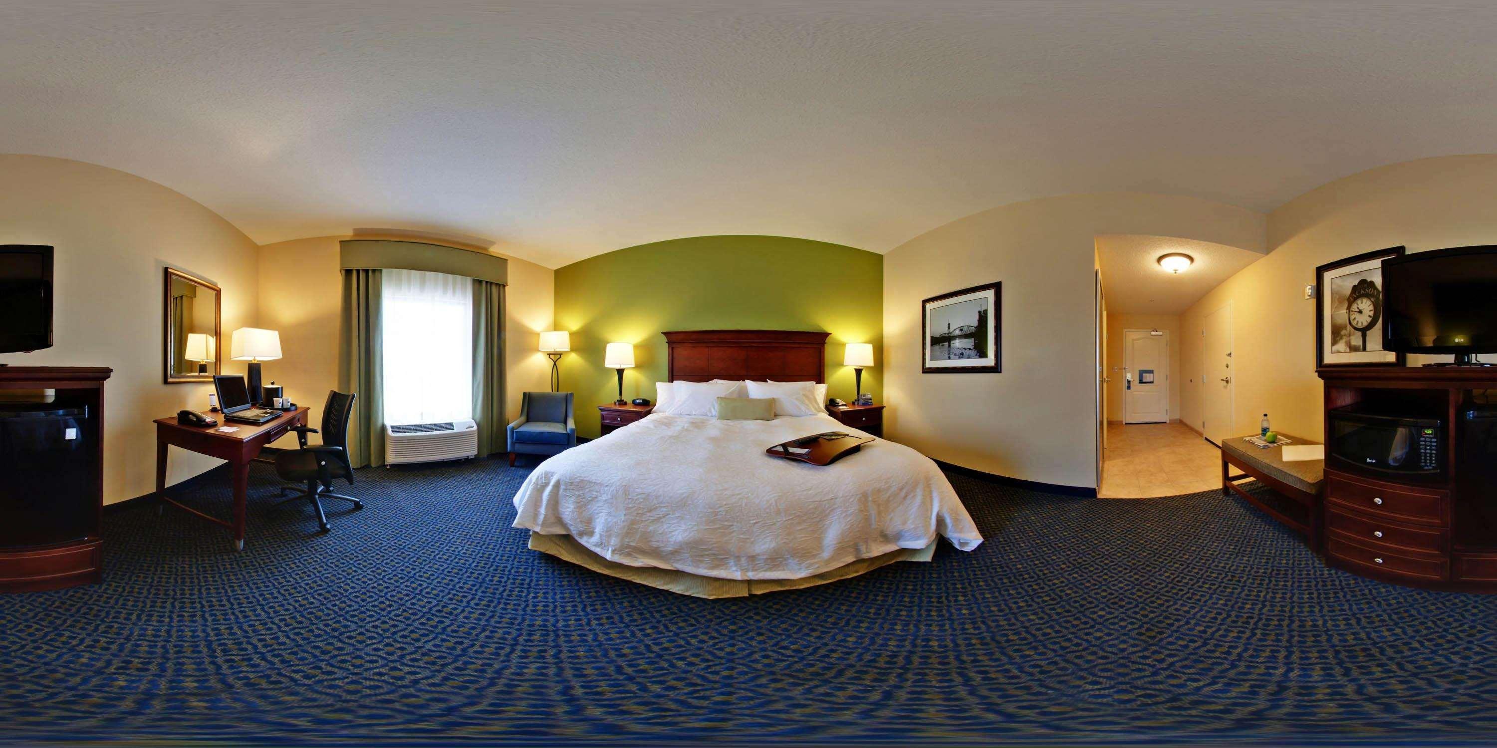 Hampton Inn Jackson-College Avenue Экстерьер фото