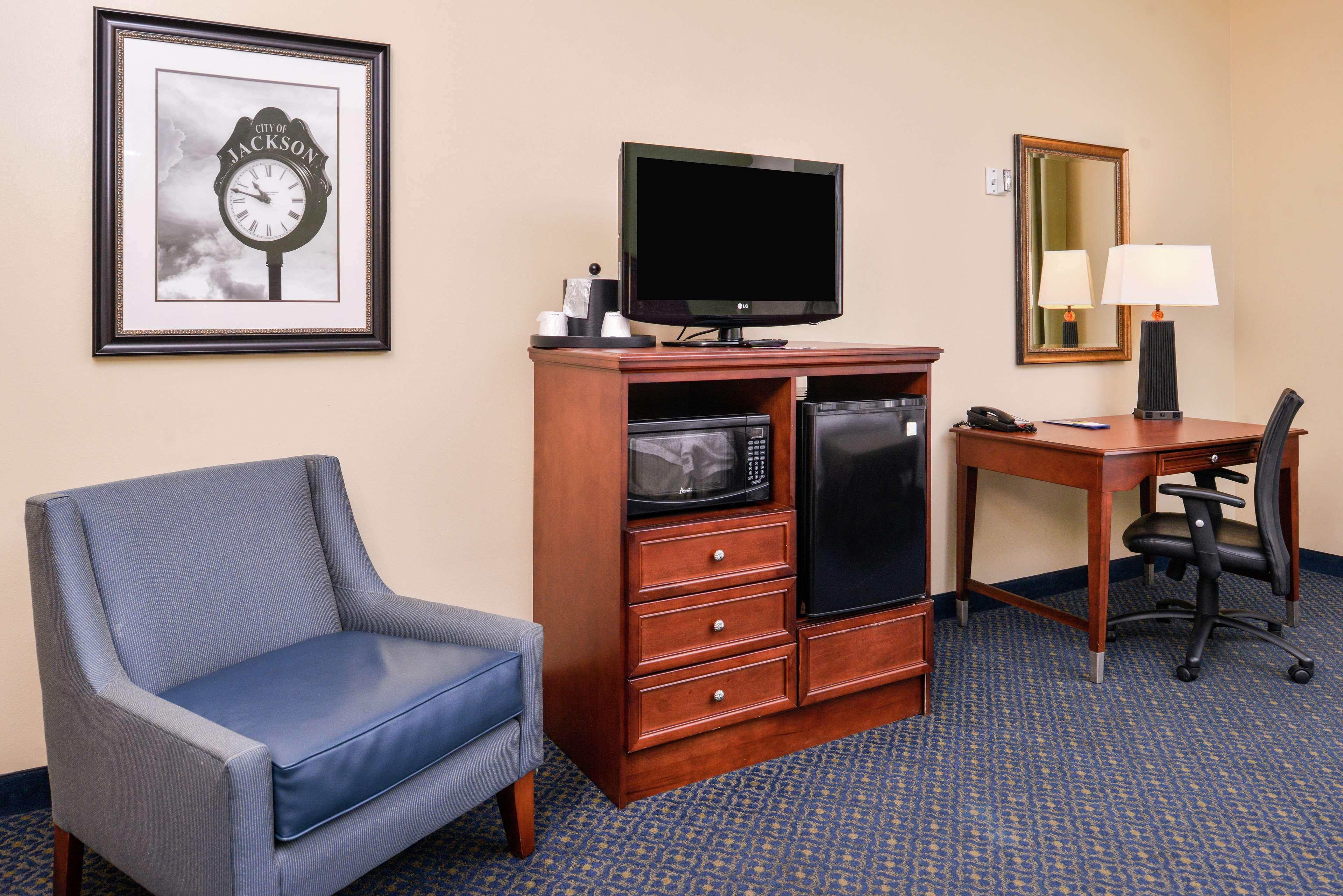Hampton Inn Jackson-College Avenue Экстерьер фото
