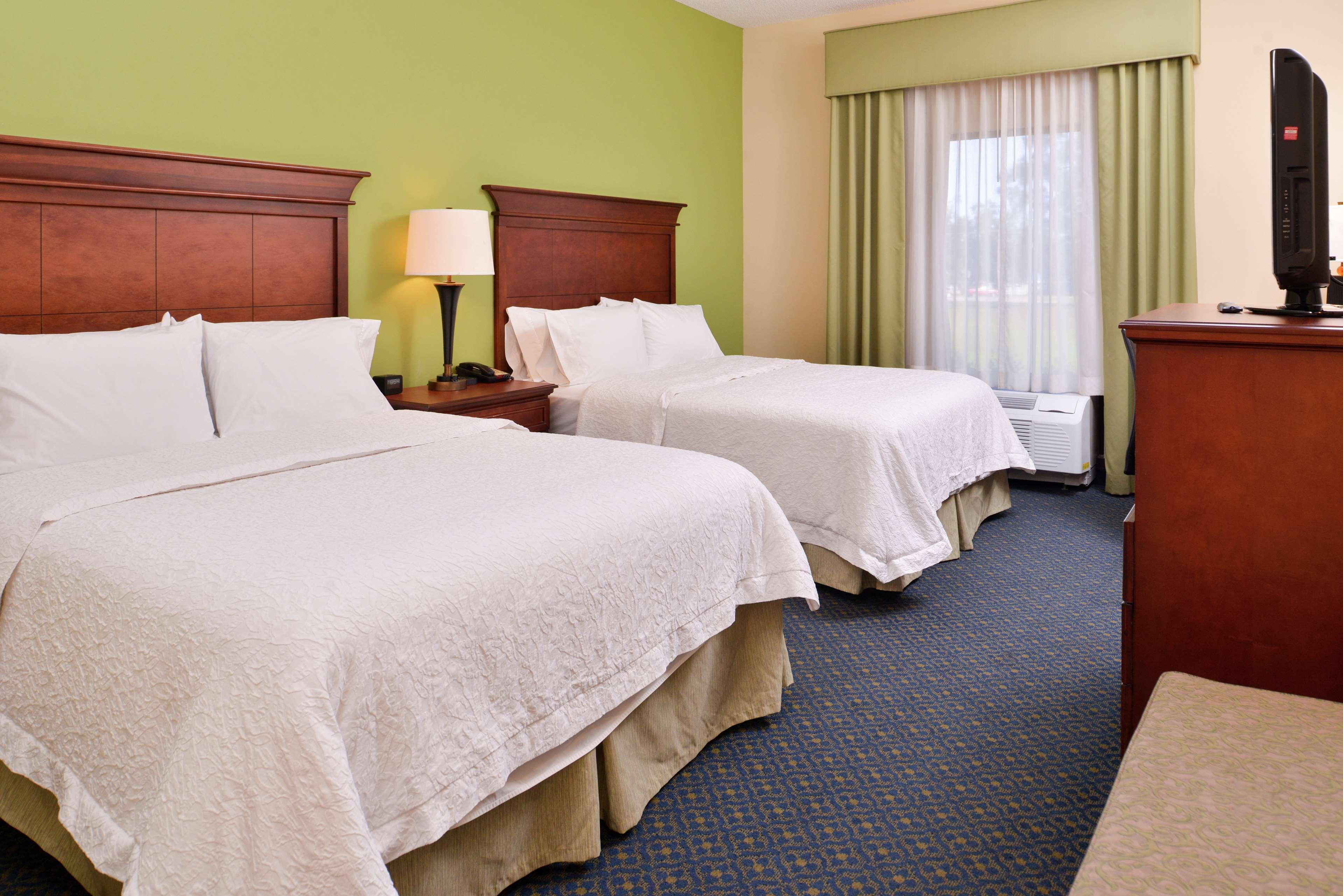 Hampton Inn Jackson-College Avenue Экстерьер фото