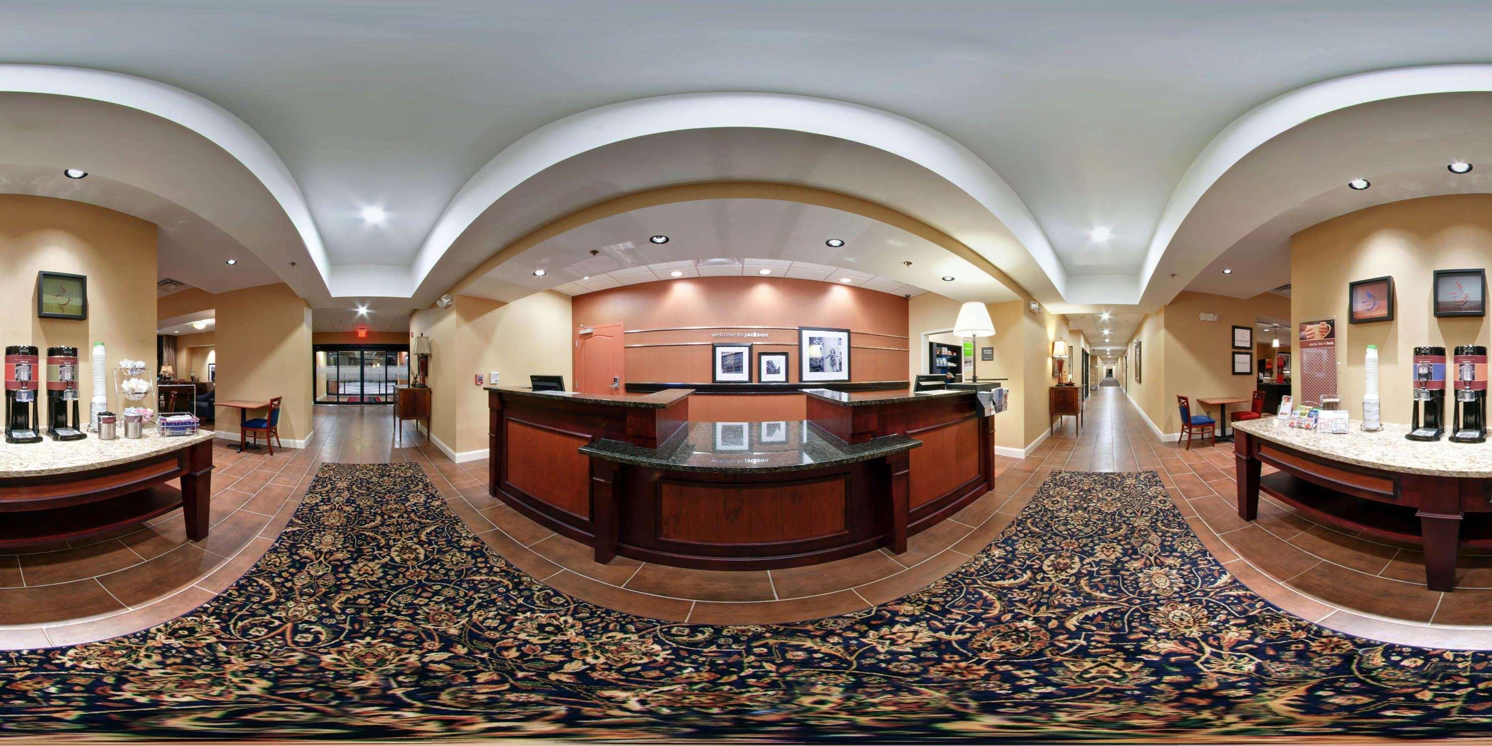 Hampton Inn Jackson-College Avenue Экстерьер фото