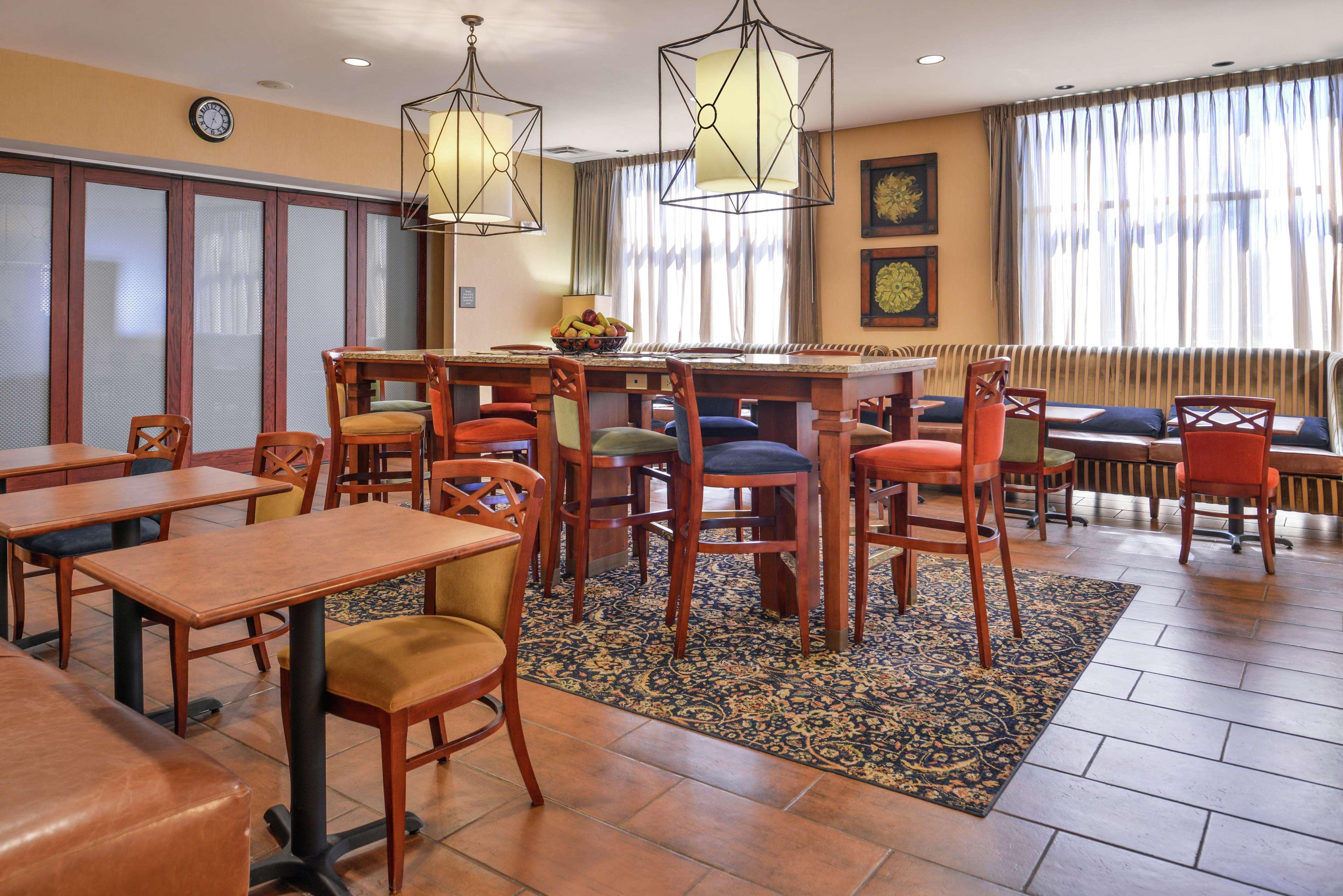 Hampton Inn Jackson-College Avenue Экстерьер фото