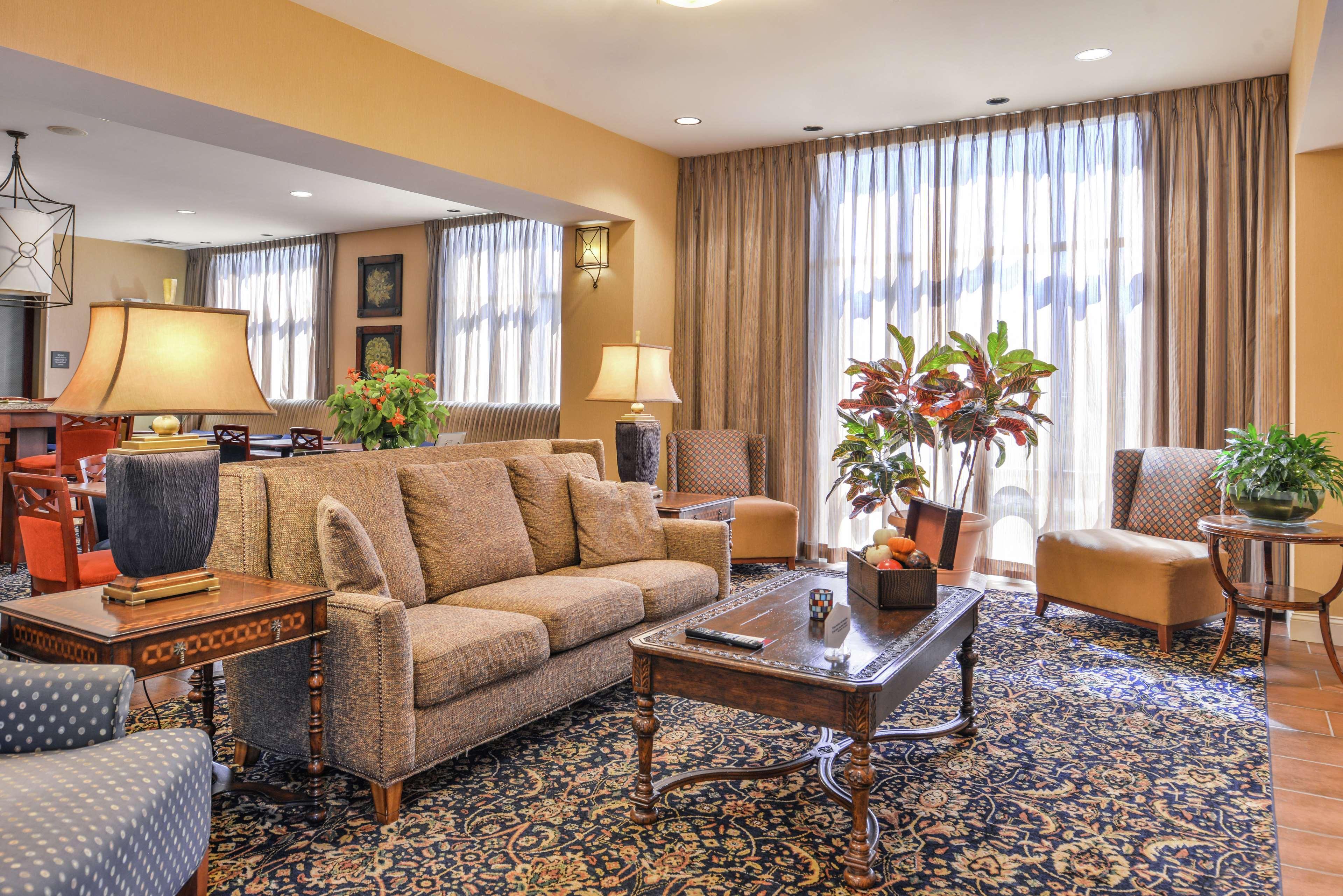 Hampton Inn Jackson-College Avenue Экстерьер фото