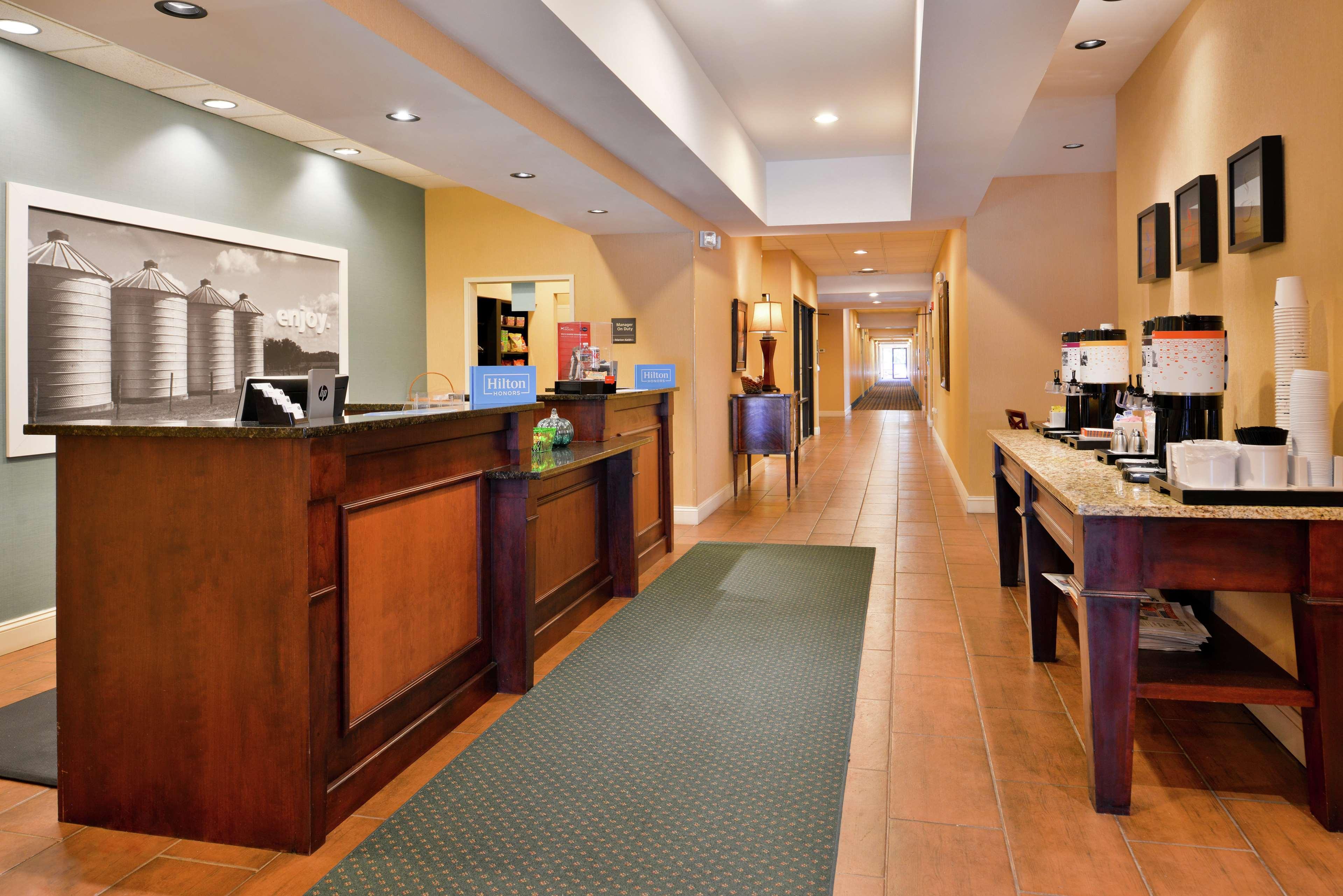 Hampton Inn Jackson-College Avenue Экстерьер фото