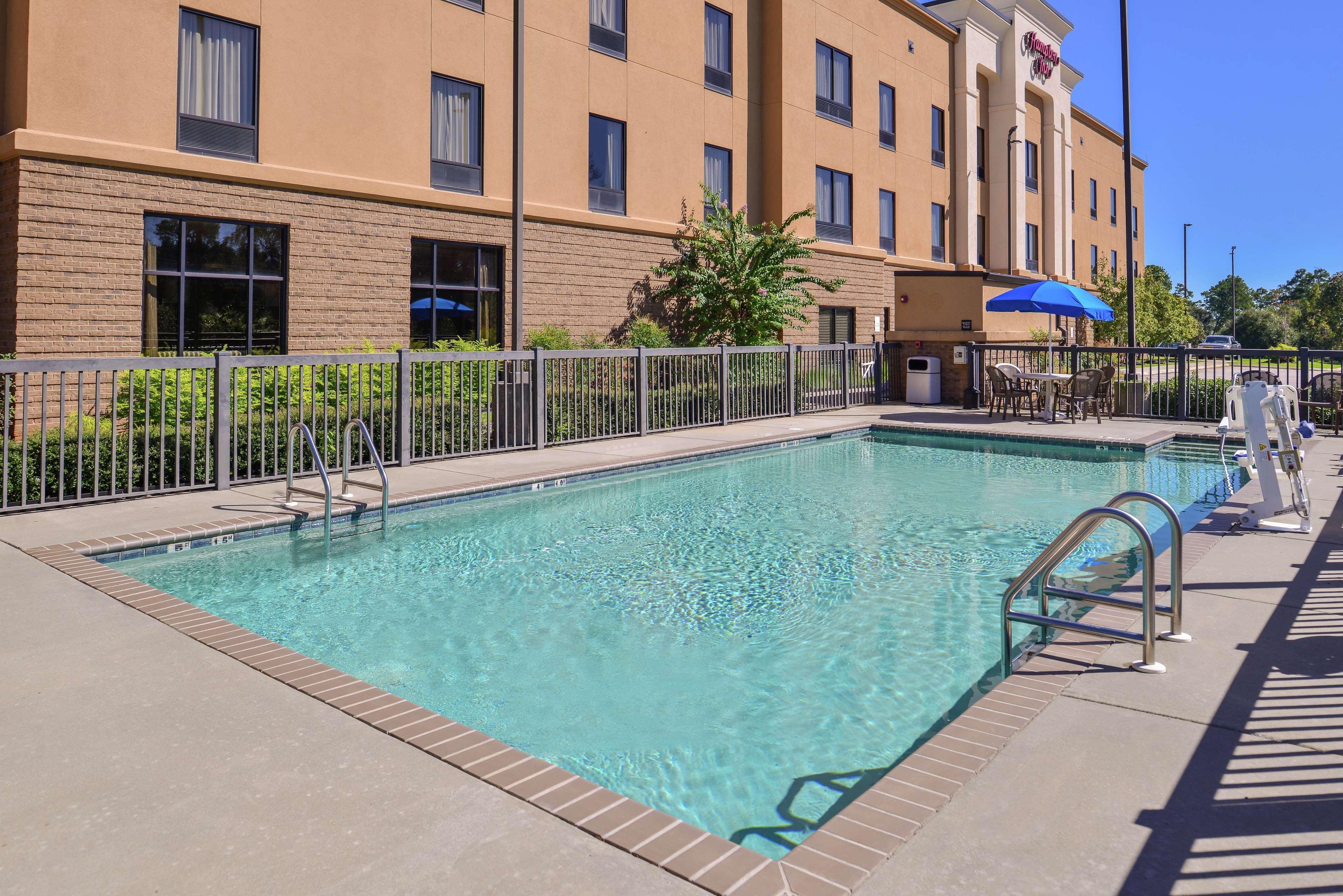 Hampton Inn Jackson-College Avenue Экстерьер фото