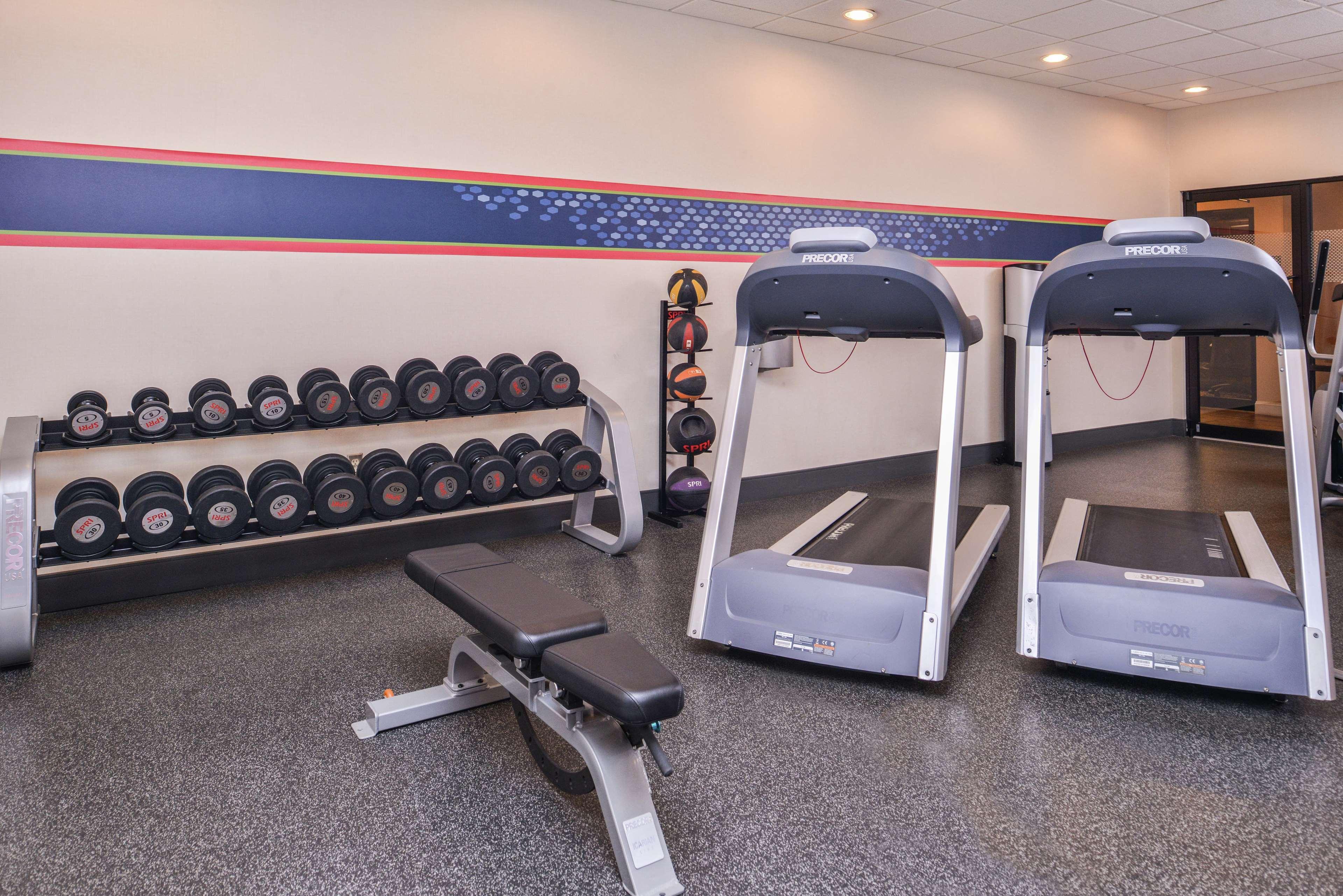 Hampton Inn Jackson-College Avenue Экстерьер фото