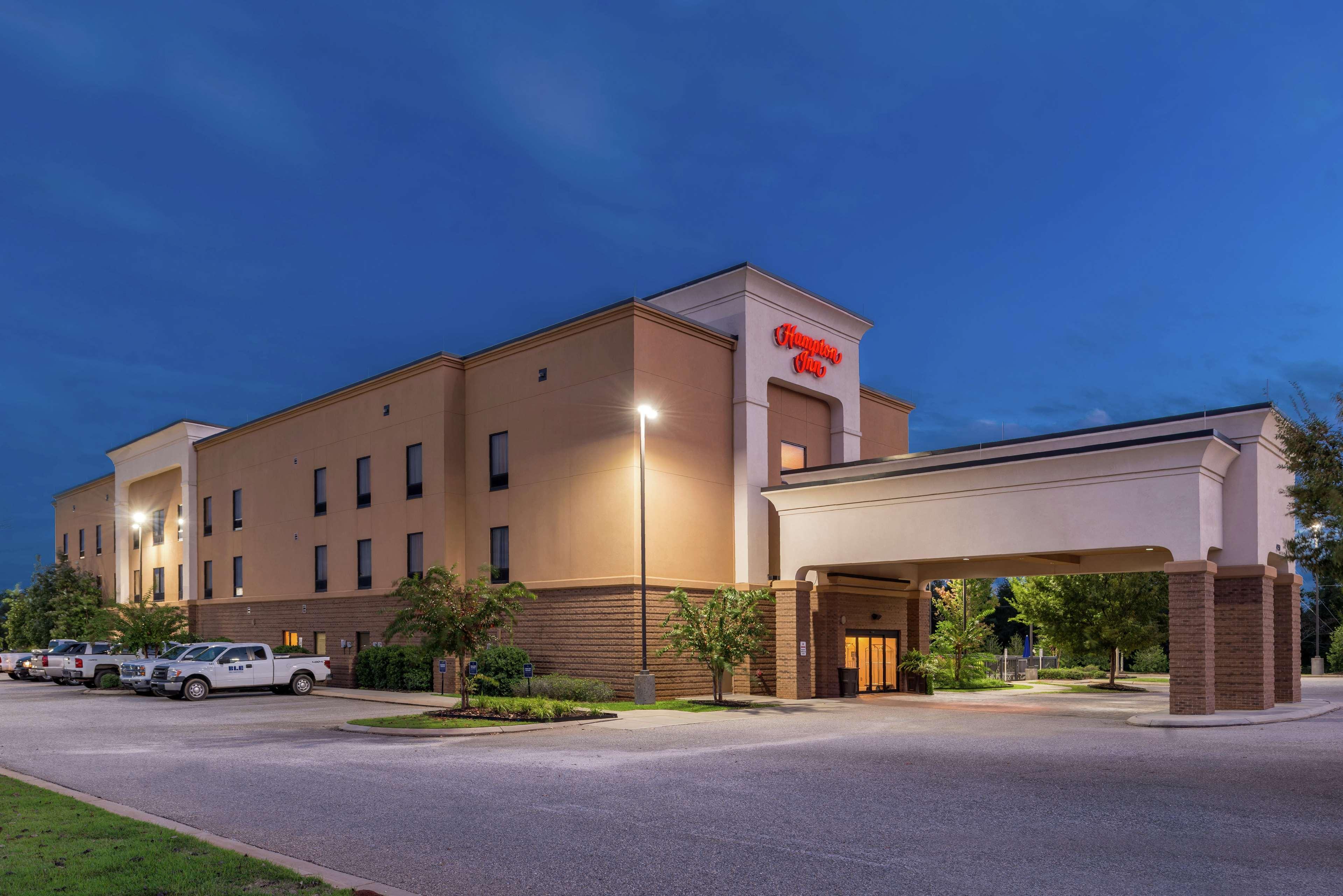 Hampton Inn Jackson-College Avenue Экстерьер фото