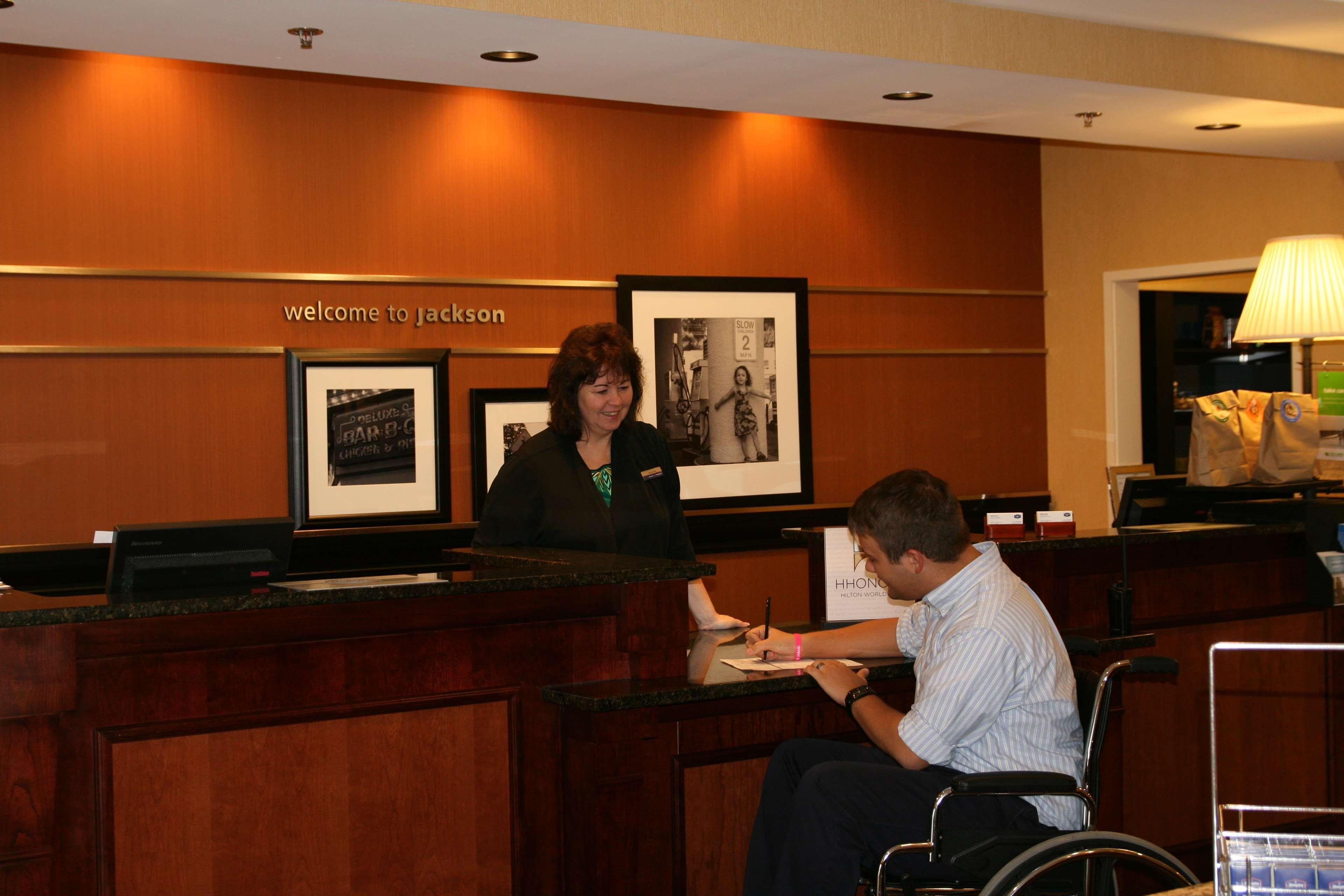 Hampton Inn Jackson-College Avenue Интерьер фото
