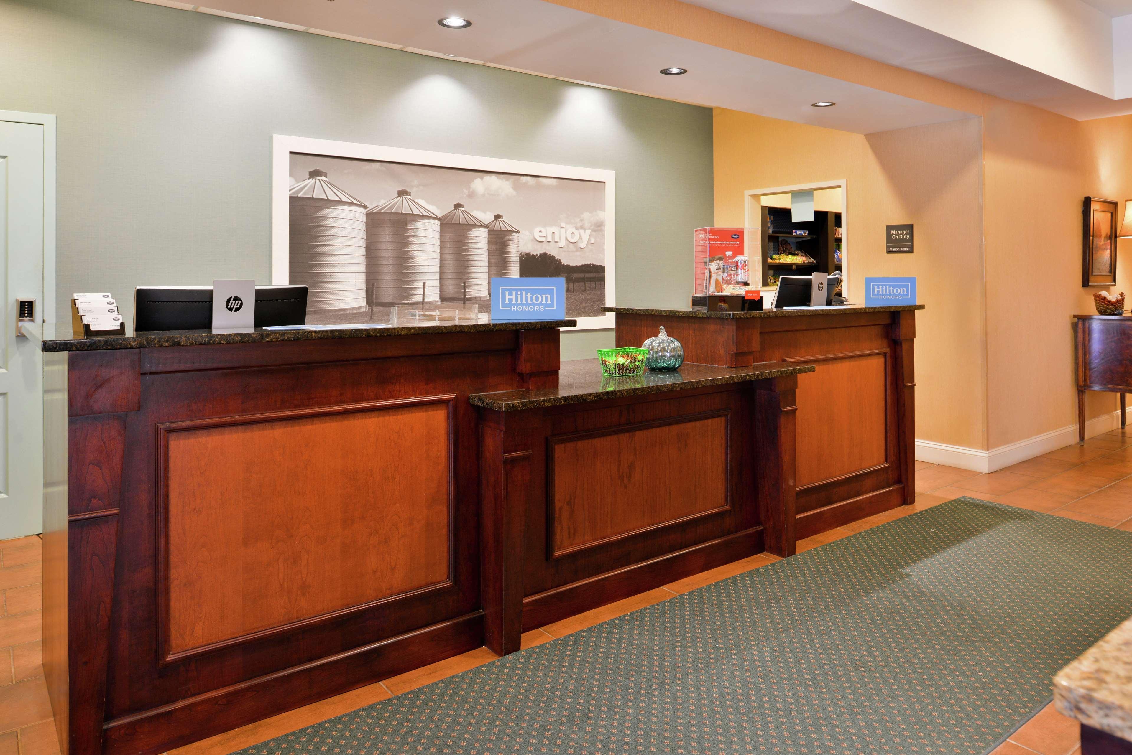 Hampton Inn Jackson-College Avenue Экстерьер фото