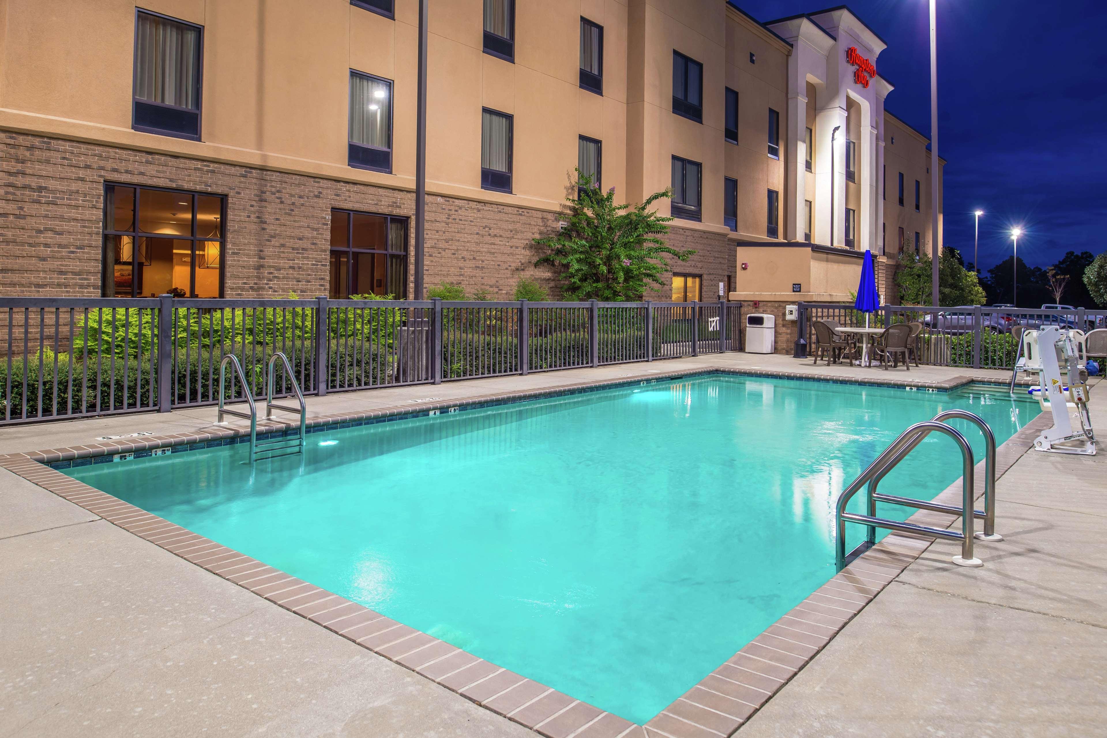 Hampton Inn Jackson-College Avenue Экстерьер фото