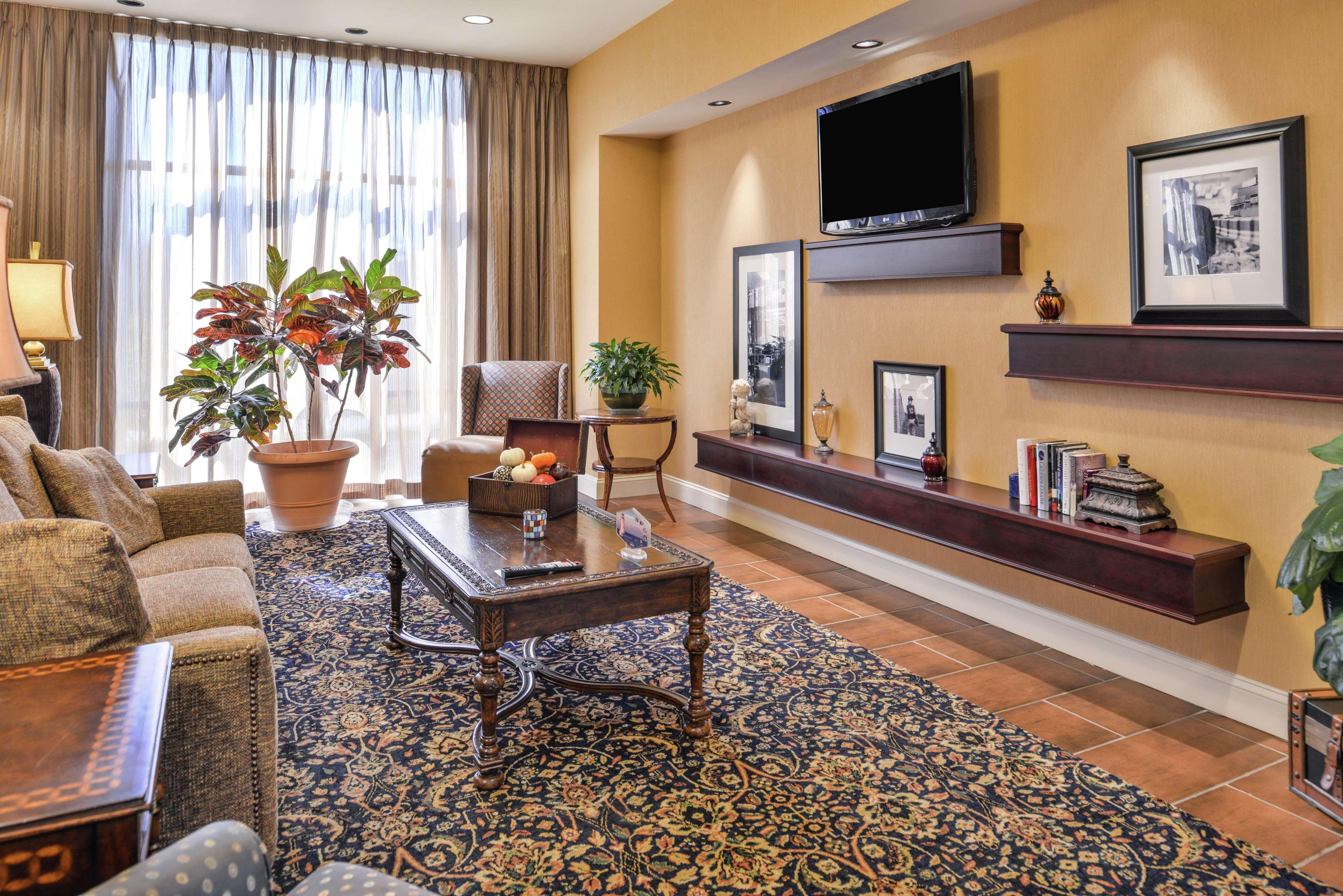 Hampton Inn Jackson-College Avenue Экстерьер фото