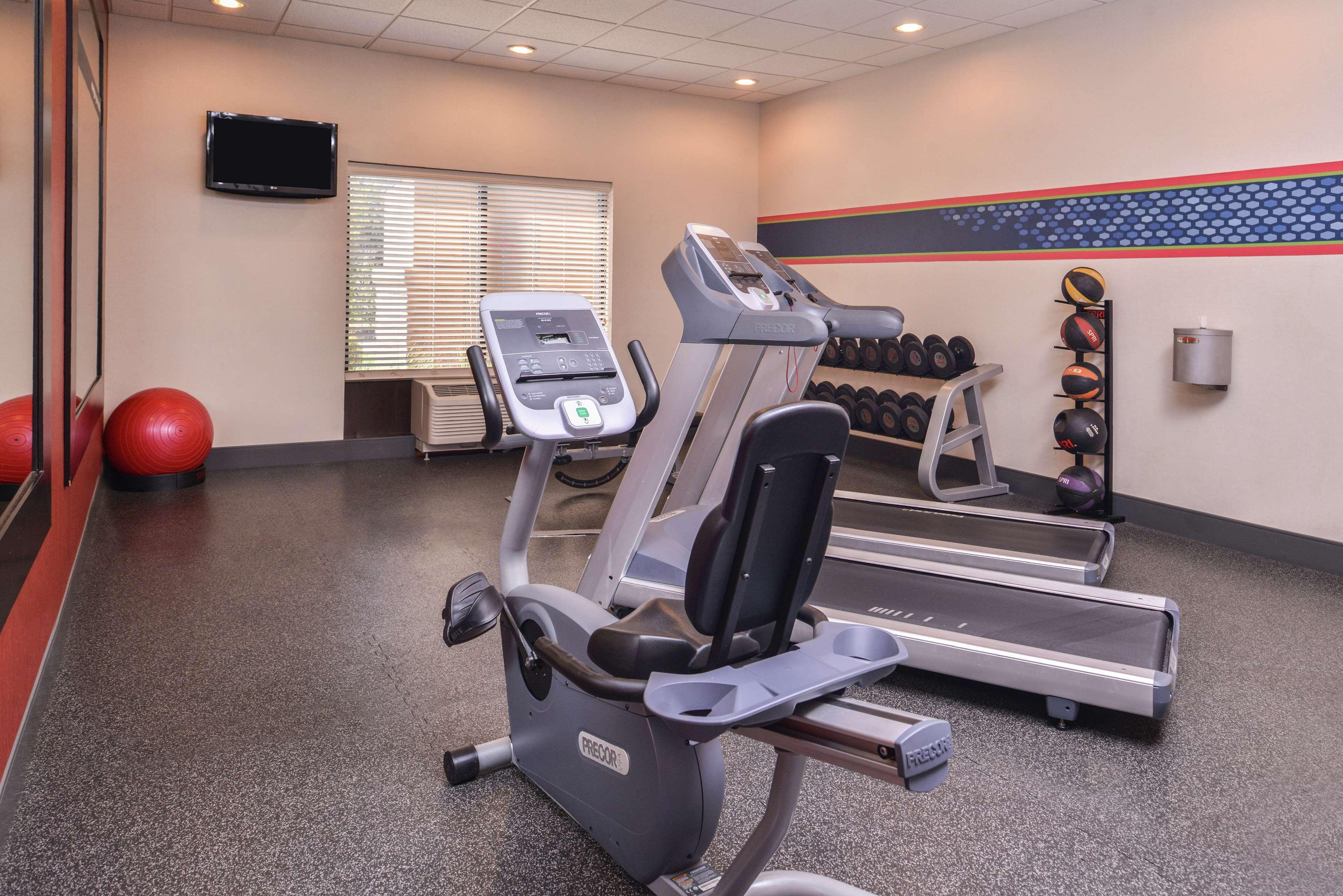 Hampton Inn Jackson-College Avenue Экстерьер фото