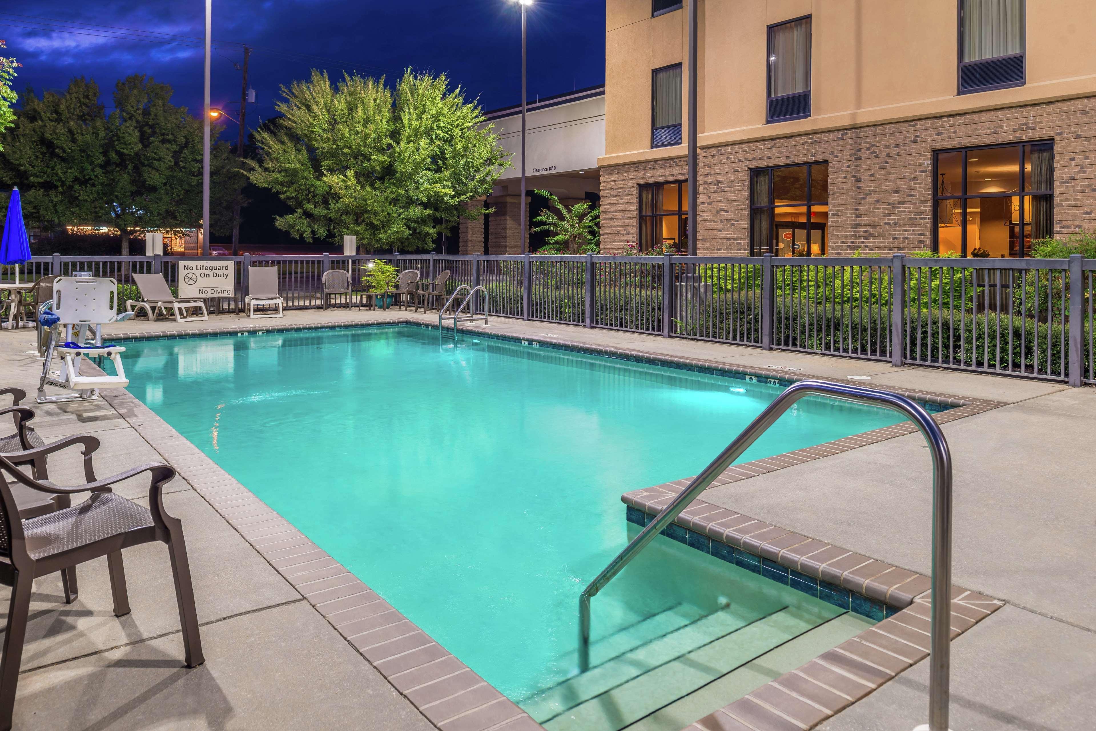 Hampton Inn Jackson-College Avenue Экстерьер фото