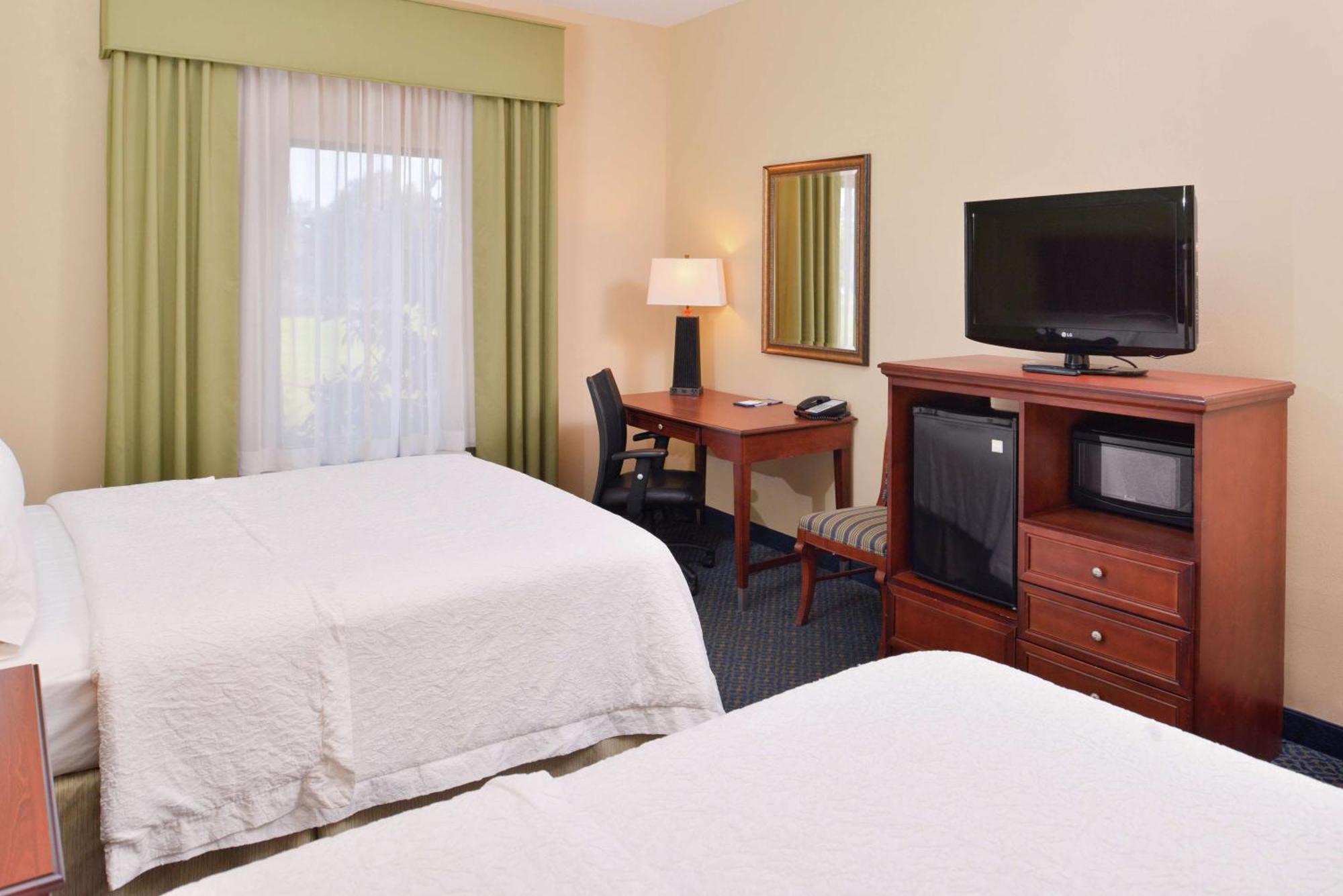 Hampton Inn Jackson-College Avenue Экстерьер фото