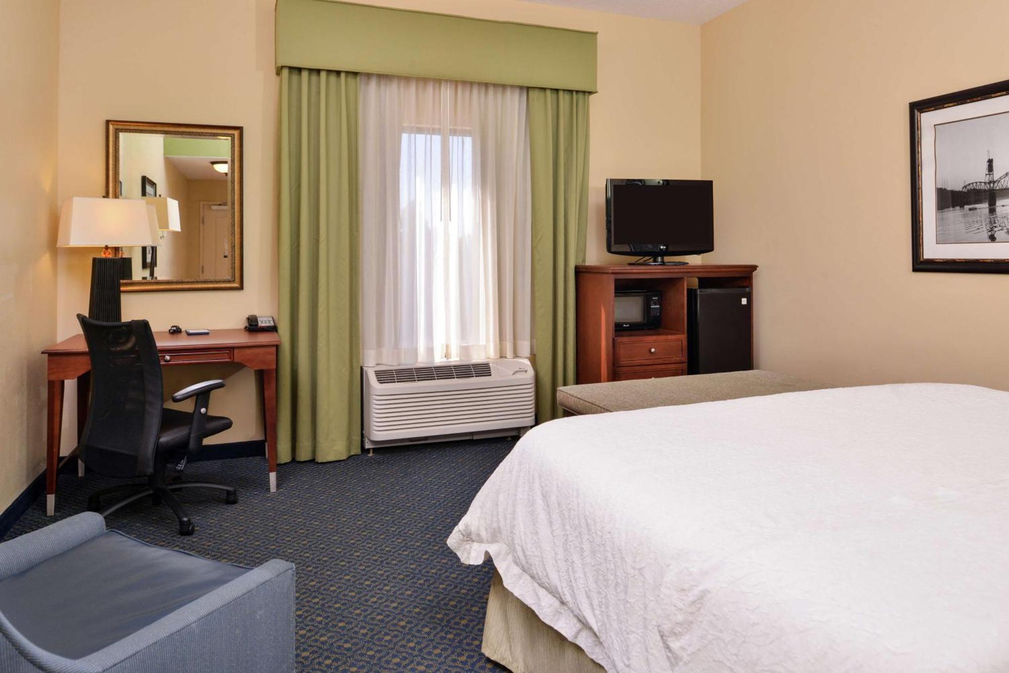 Hampton Inn Jackson-College Avenue Экстерьер фото